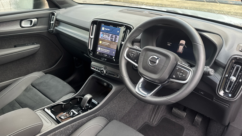 Volvo XC40 2.0 B4P Plus Dark 5dr Auto Petrol Estate